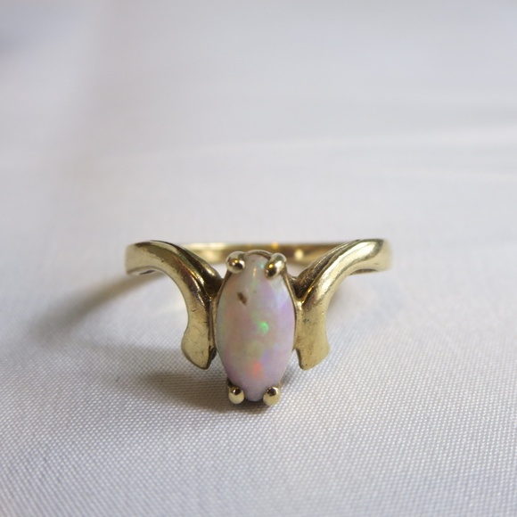 Jewelry - Antique 10K Yellow Gold Opal Ring